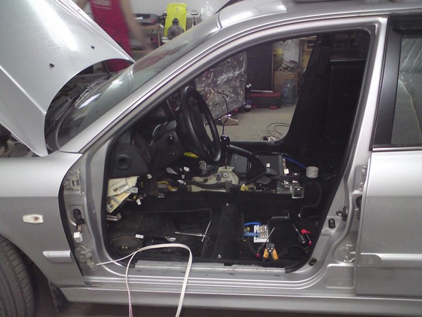 Установка динамиков и проводов Hyundai Sonata EF