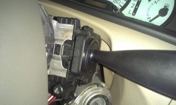 Ремонт выключателя ближнего/дальнего света Toyota Corolla Fielder