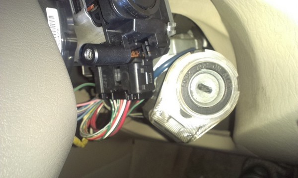 Ремонт выключателя ближнего/дальнего света Toyota Corolla Fielder