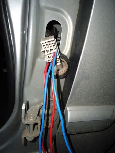 Затягиваем провода в дверь под акустику Hyundai Sonata EF