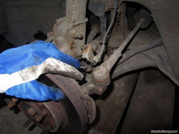 Замена пыльника на внешней гранате Mazda 626