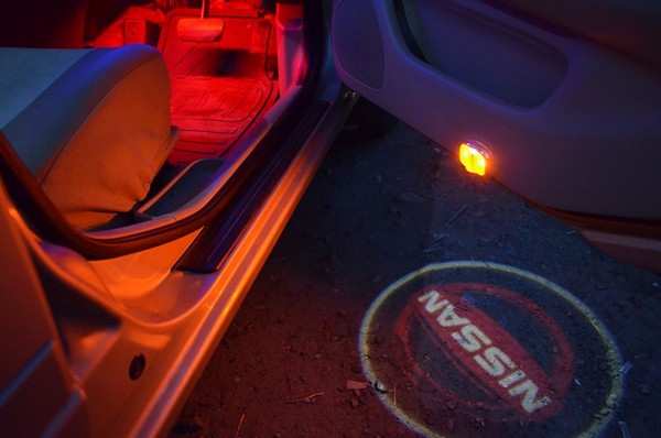 Подсветка дверей с логотипом Nissan Sunny b15
