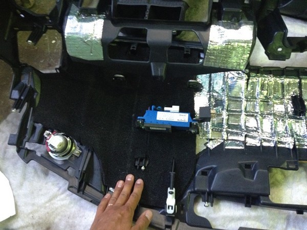 Шумоизоляция приборной панели для Toyota Camry ACV40