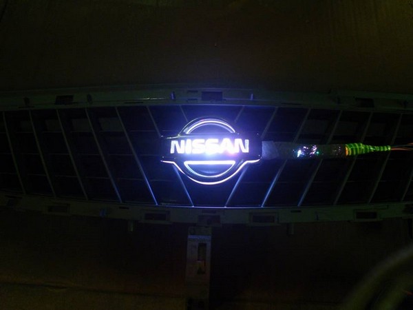 Подсветка логотипа Nissan Sunny