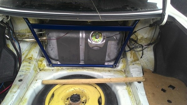 Установка распорки багажника JZX90-100 Toms в Toyota Mark II (100)