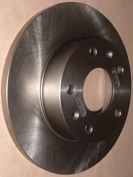 Передние тормозные диски StopTech с перфорацией и насечками на Nissan X-Trail