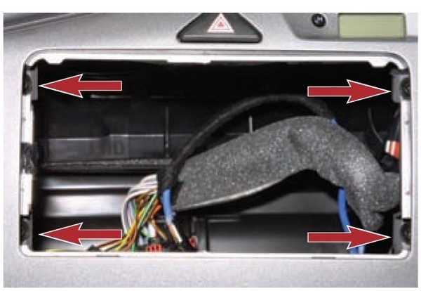 Замена кнопки аварийной сигнализации в Ford Focus 1