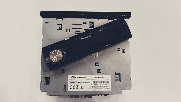 Перенос разъема USB с магнитолы в подлокотник Ford Focus 1