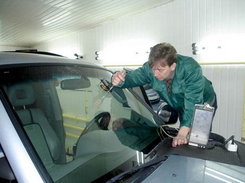 Замена лобового стекла на автомобиле