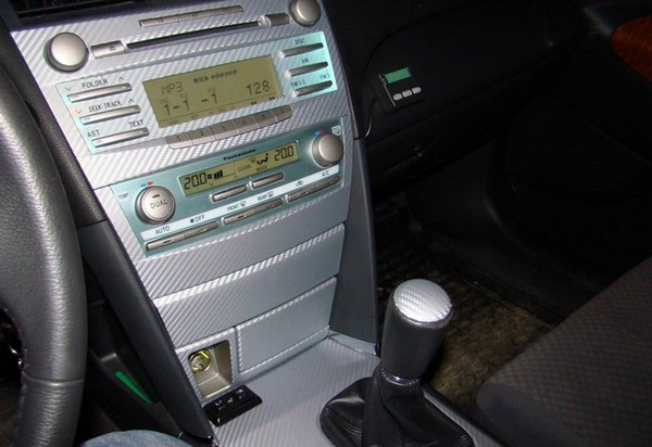 Оклейка винилом центральной консоли Toyota Camry ACV40