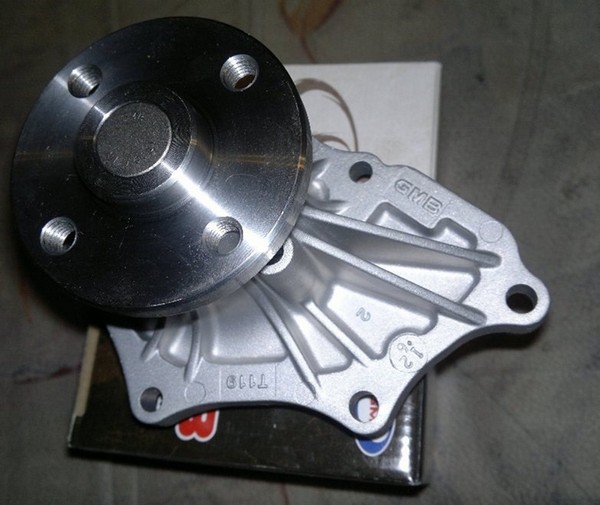 Замена помпы Toyota Camry ACV40