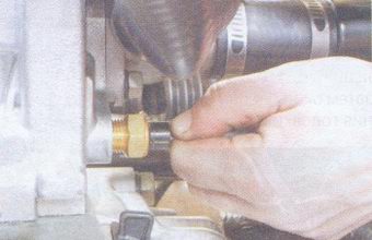 статья про замена прокладки головки блока цилиндров на автомобилях ваз 2108, ваз 2109, ваз 21099