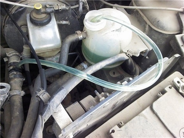 Замена термостата двигателя на Renault Sandero