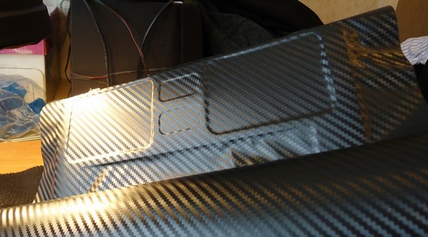 Оклейка панели приборов карбоном Toyota Caldina