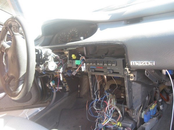 Установка 2Din магнитолы Mazda 626