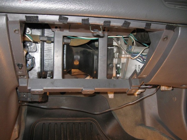 Установка испарителя кондиционера Mazda 626