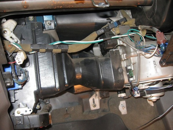 Установка испарителя кондиционера Mazda 626