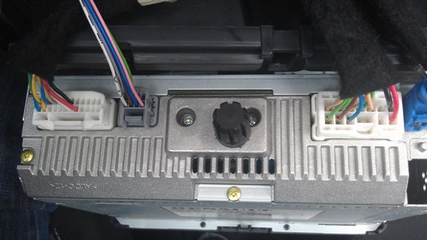 Как установить камеру заднего вида на автомобиль Renault Logan 2 - Авто журнал КарЛазарт