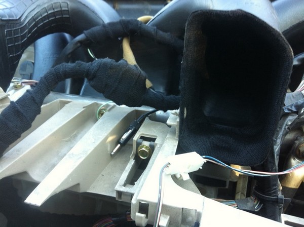 Устранение скрипов передней панели салона Toyota Corolla Fielder