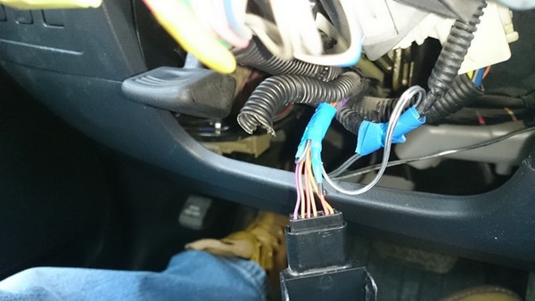 Подсветка ног пассажиров на Toyota Camry ACV40