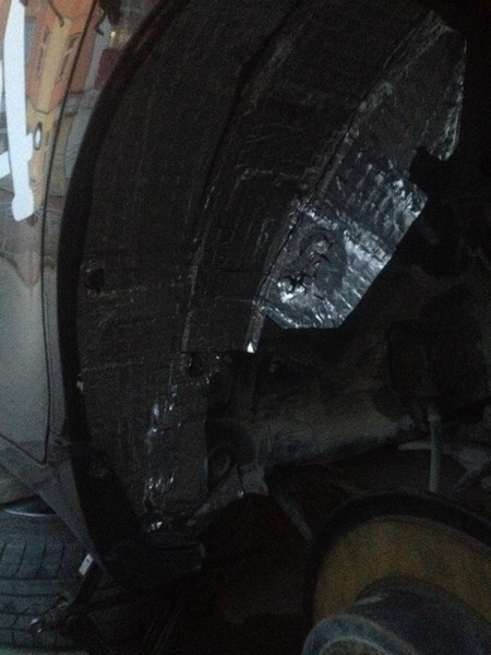 Шумоизоляция задних колесных арок на Toyota Camry ACV40