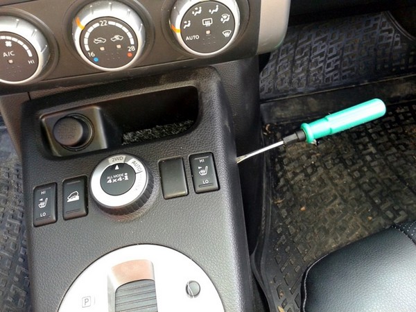 Установка европрикуривателя в салон Nissan X-Trail