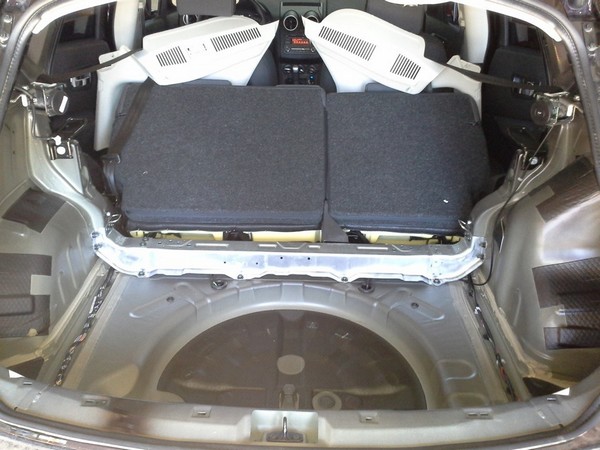 Шумоизоляция задних арок и багажника Nissan Qashqai