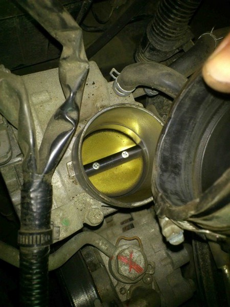 Чистка дроссельной заслонки и MAF-сенсора в Suzuki Grand Vitara 2