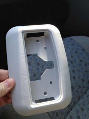 Установка плафона освещения салона задних пассажиров в Ладе Приора