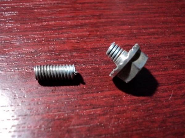 Установка трехуровневого реле-регулятора генератора и ремонт щеточного узла генератора Нивы