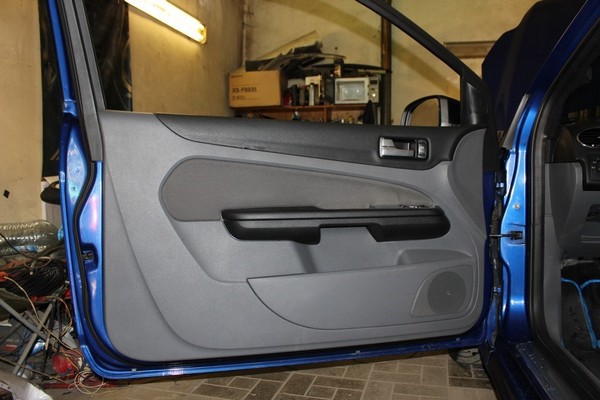 Установка обшивки панелей дверей от Ford RS в Ford Focus 2