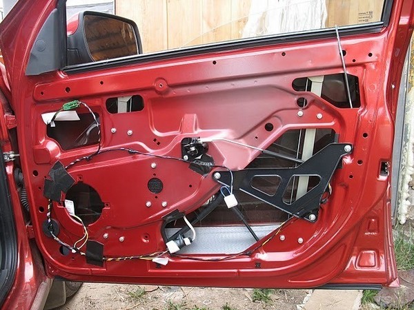 Музыка в Ладу Калину хэтчбек, проставки под динамики