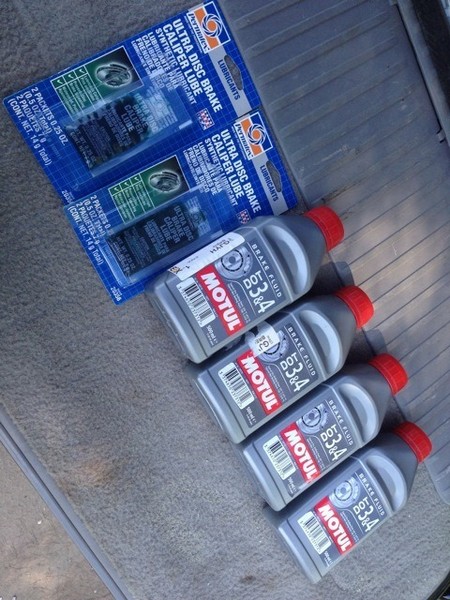 Тормозная жидкость MOTUL DOT3 DOT 4 дляToyota Land Cruiser 100 