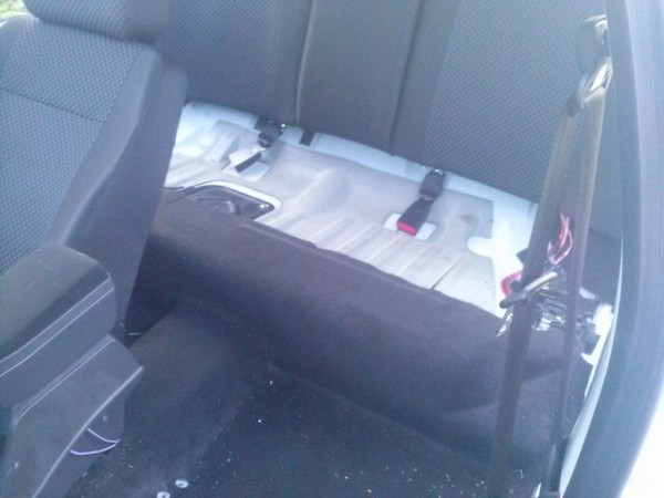 снимаем заднее кресло приоры