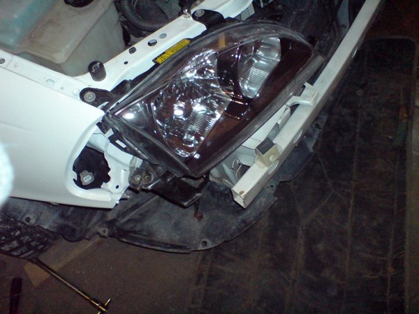 Установка ксенона в ПТФ Toyota Caldina