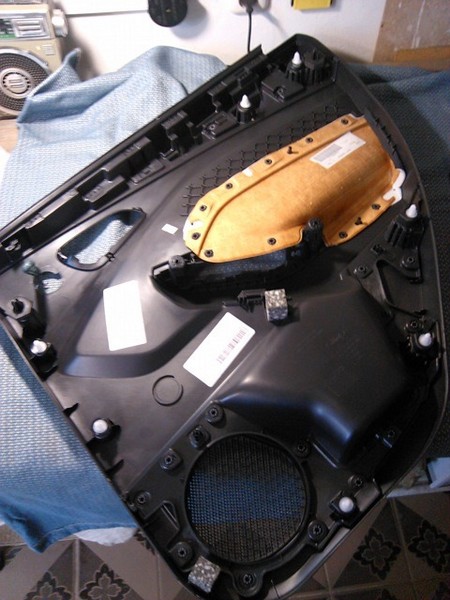 Установка центрального динамика и задних твиттеров Ford Focus 3