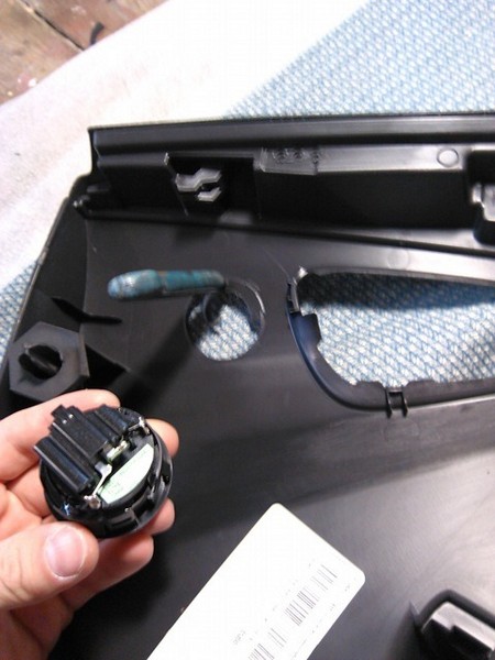 Установка центрального динамика и задних твиттеров Ford Focus 3