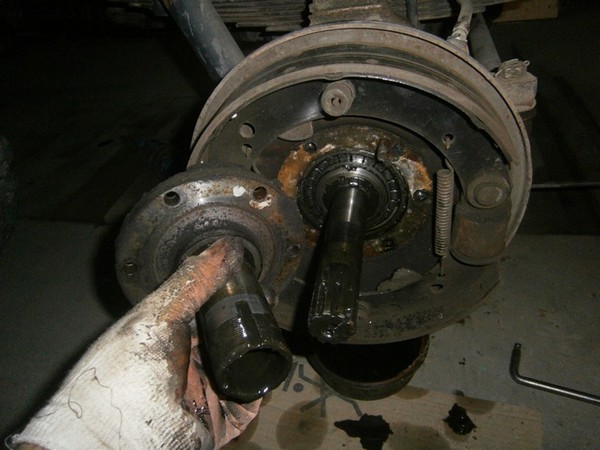 Ремонт правого поворотного кулака военного моста УАЗ 3303