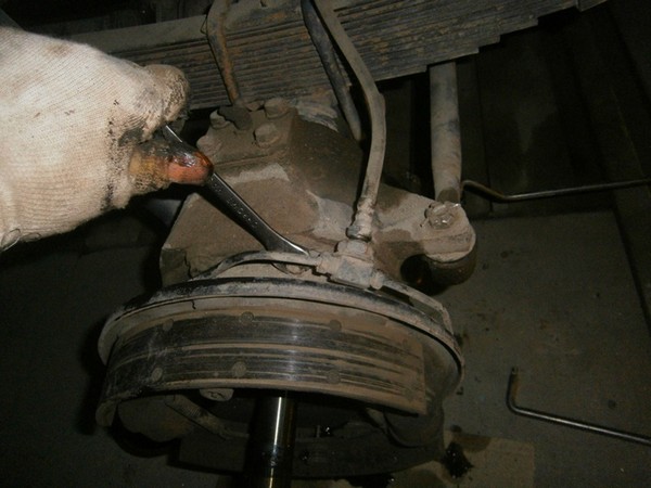 Ремонт правого поворотного кулака военного моста УАЗ 3303