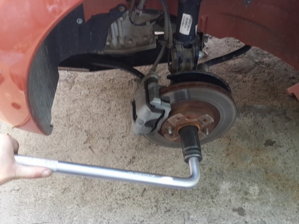 замена опоры стоек на Ладе Гранта