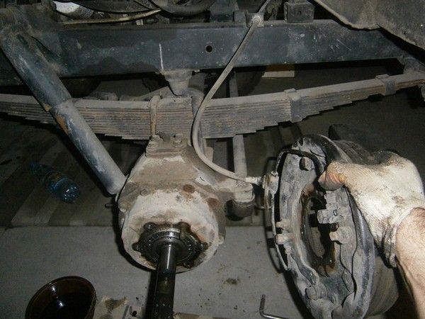 Ремонт правого поворотного кулака военного моста УАЗ 3303