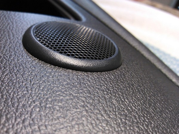 Установка центрального динамика и задних твиттеров Ford Focus 3