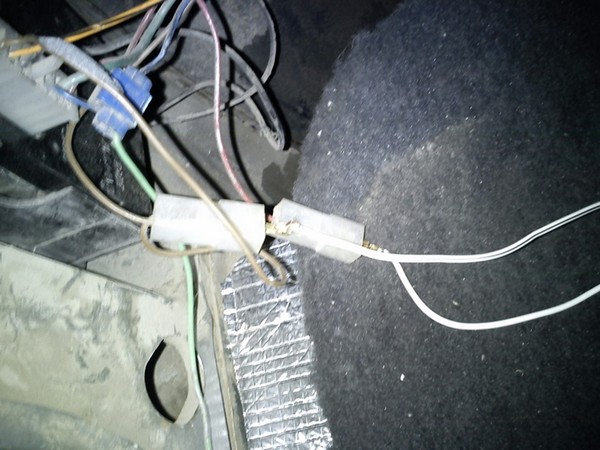 Подключение сабвуфера ALPINE, усилителя и конденсатора (накопителя)