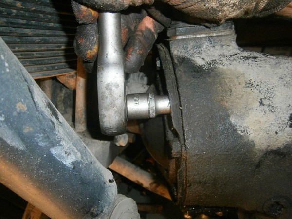 Ремонт правого поворотного кулака военного моста УАЗ 3303