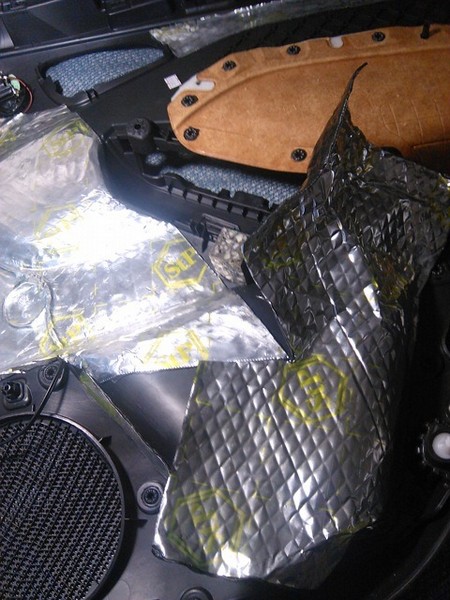 Установка центрального динамика и задних твиттеров Ford Focus 3