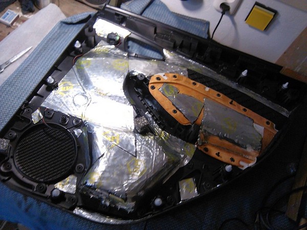 Установка центрального динамика и задних твиттеров Ford Focus 3