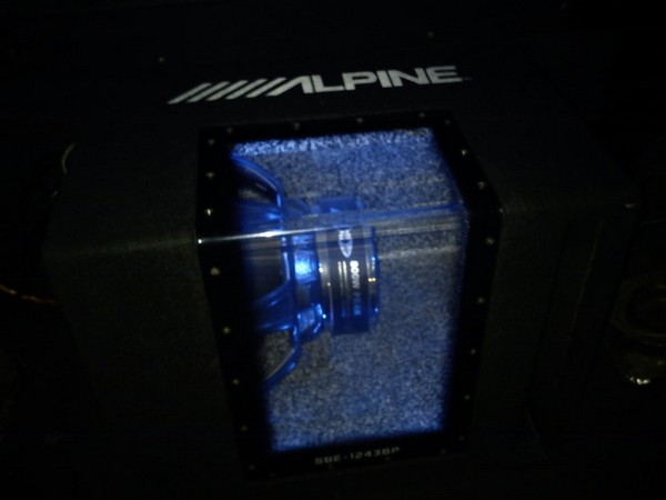 Подключение сабвуфера ALPINE, усилителя и конденсатора (накопителя)