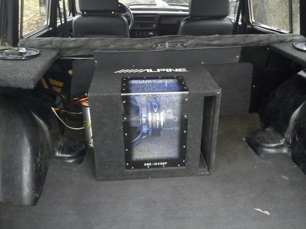 Подключение сабвуфера ALPINE, усилителя и конденсатора (накопителя)