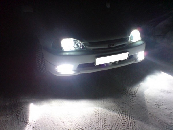 Установка ксенона в ПТФ Toyota Caldina