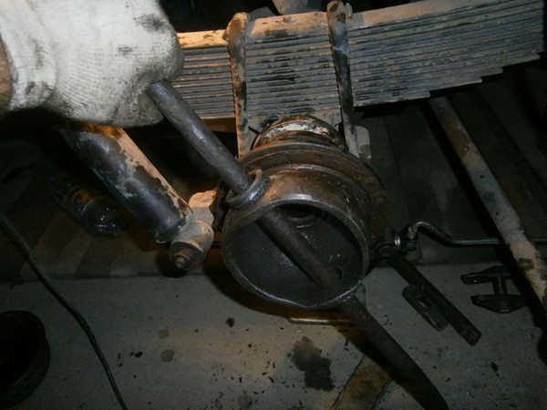 Ремонт правого поворотного кулака военного моста УАЗ 3303